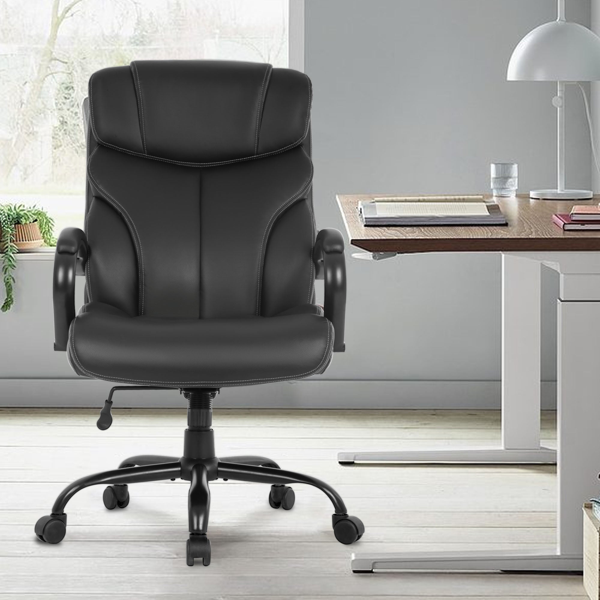 Breitsitz-Schreibtischstuhl mit Lumbar-Stützarmen